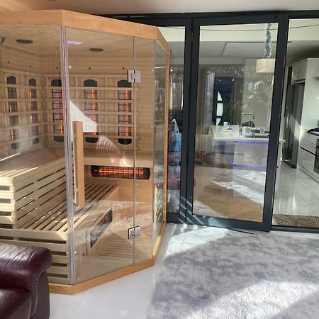 Villa Modern 2Bed Pad W/ Hot Tub Barking  Exterior foto