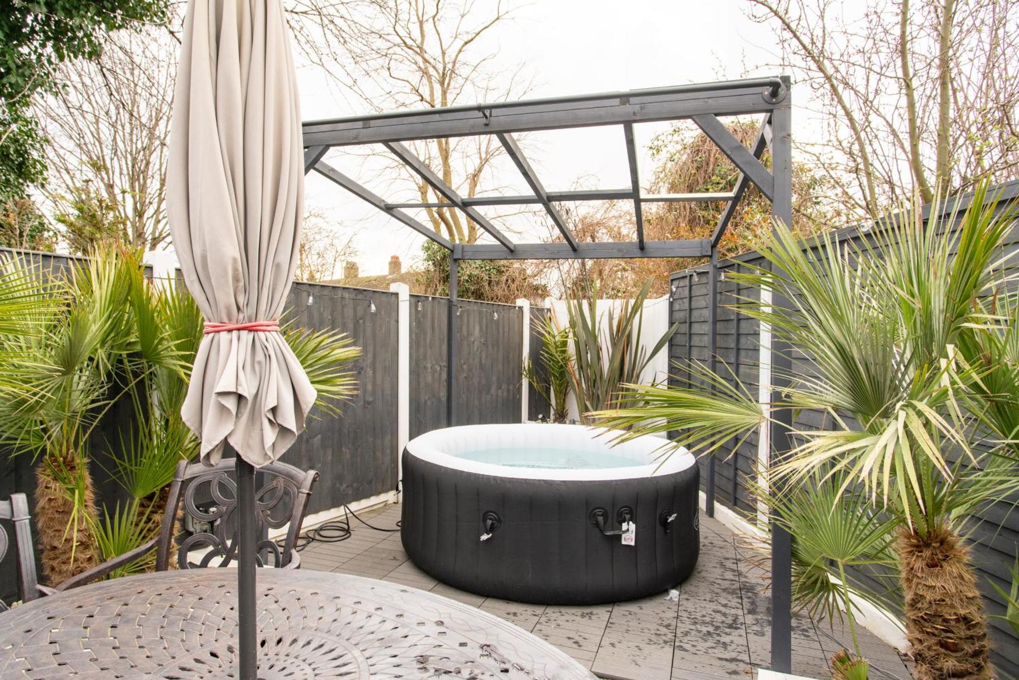 Villa Modern 2Bed Pad W/ Hot Tub Barking  Exterior foto